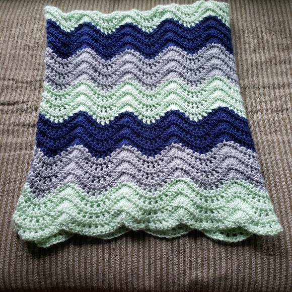 Crochet peppermint swirl blanket - Picture 11 of 11